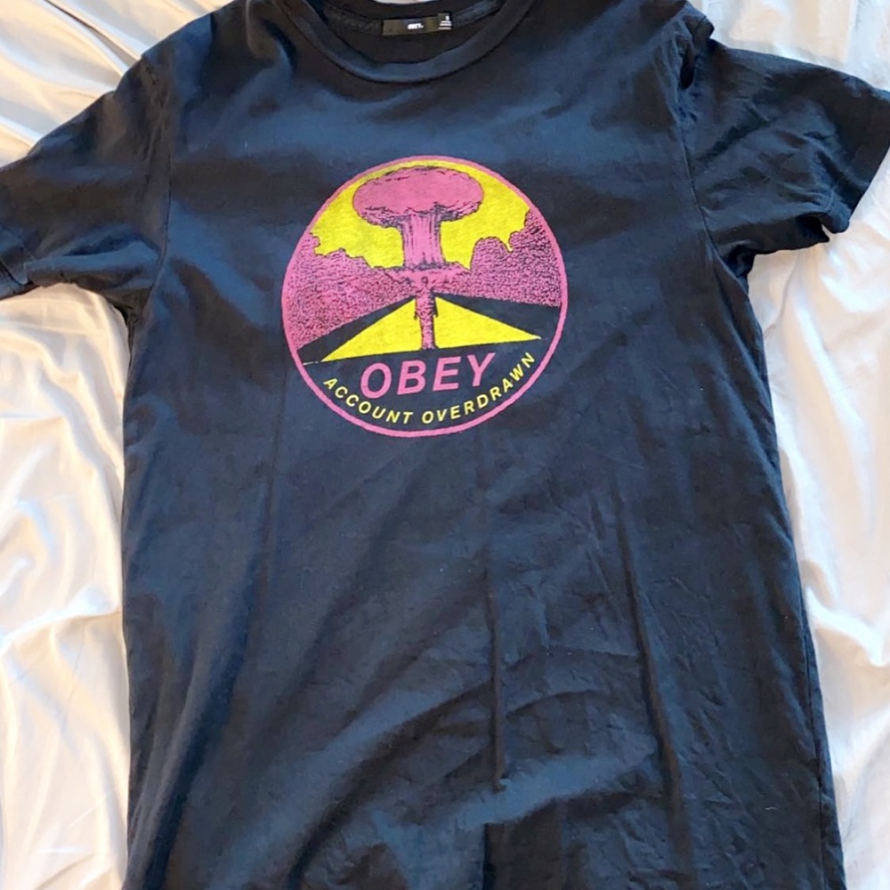 men’s small obey shirt
